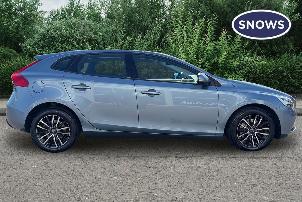 Volvo V40 2.0 T2 Momentum Nav Plus Euro 6 Ss Blue #2