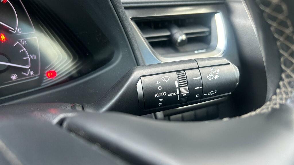 Lexus UX 300E 150Kw 54.3 Kwh E-cvt Takumi Pack Silver #40