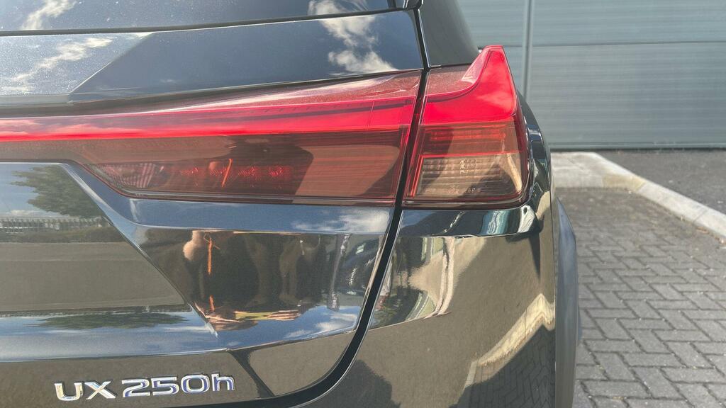 Lexus UX 300E 150Kw 54.3 Kwh E-cvt Takumi Pack Silver #21