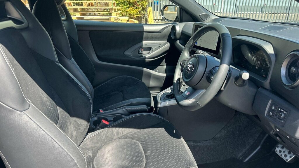 Toyota Yaris Icon Black #12