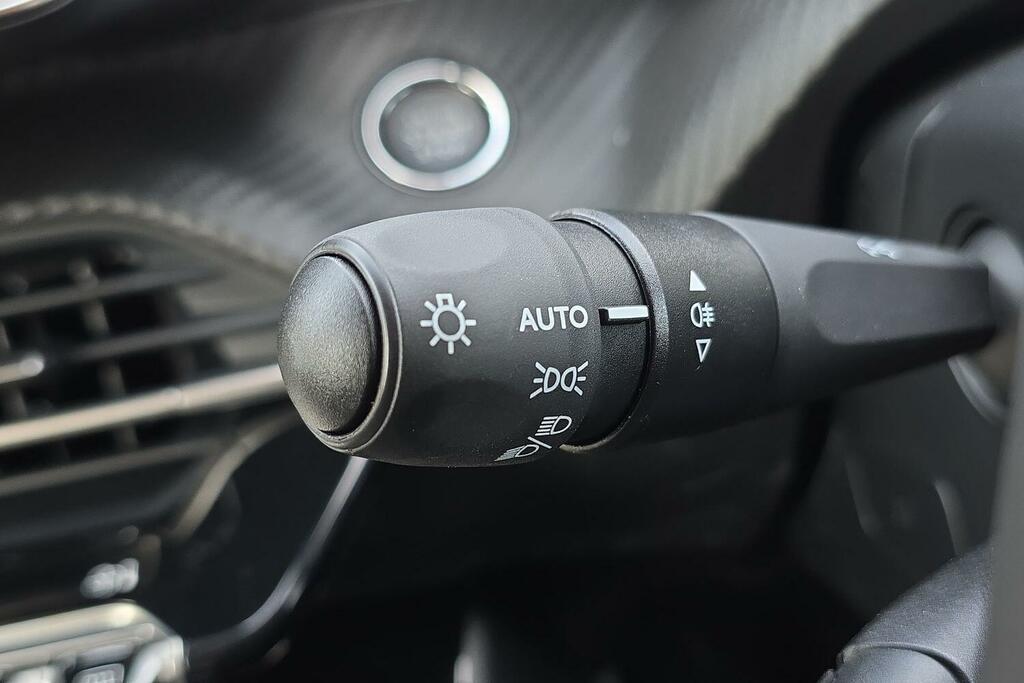 Peugeot 208 1.2 Puretech 100 Allure Black #33