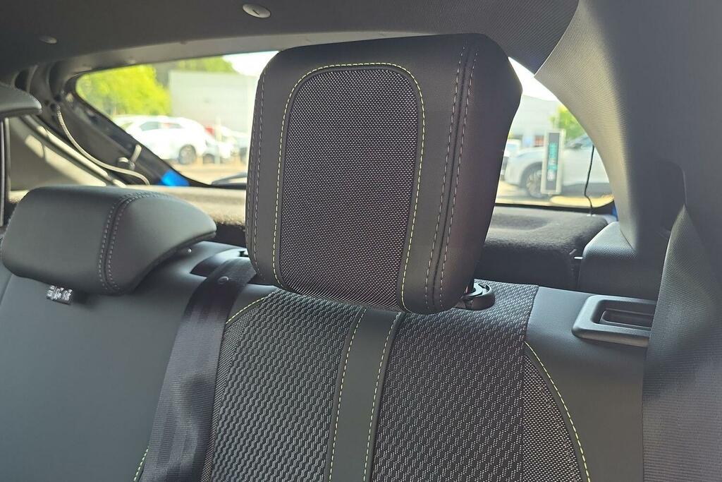 Peugeot 208 1.2 Puretech 100 Allure Black #42