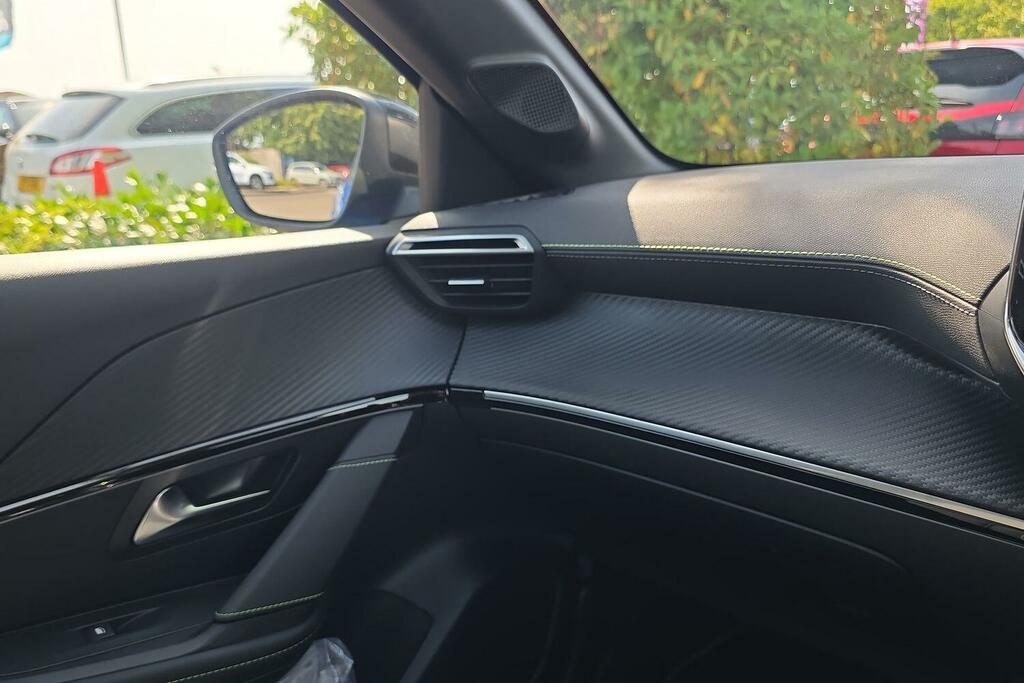 Peugeot 208 1.2 Puretech 100 Allure Black #39
