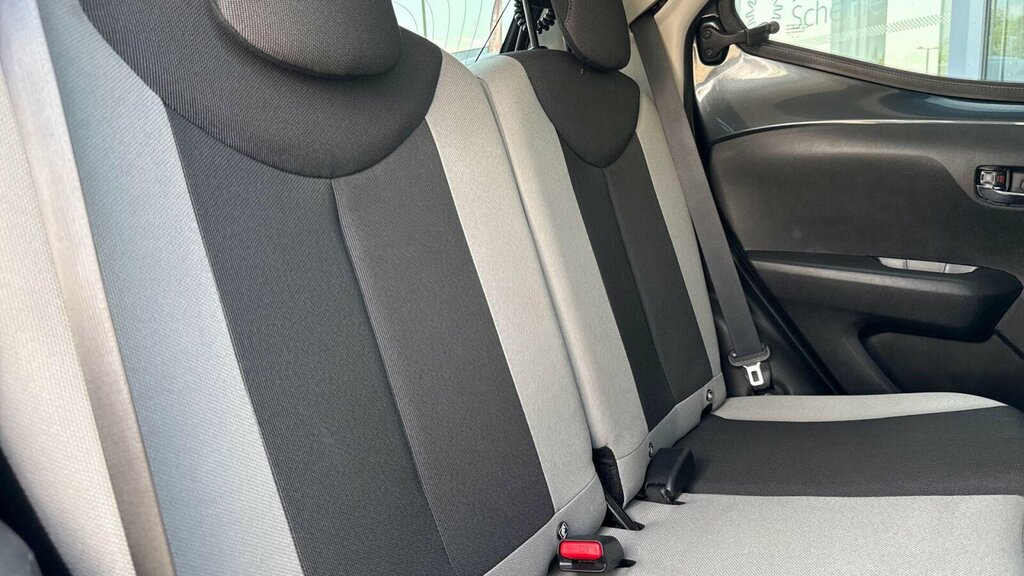 Toyota Aygo 1.0 Vvt-i X-play X-shift E Red #8