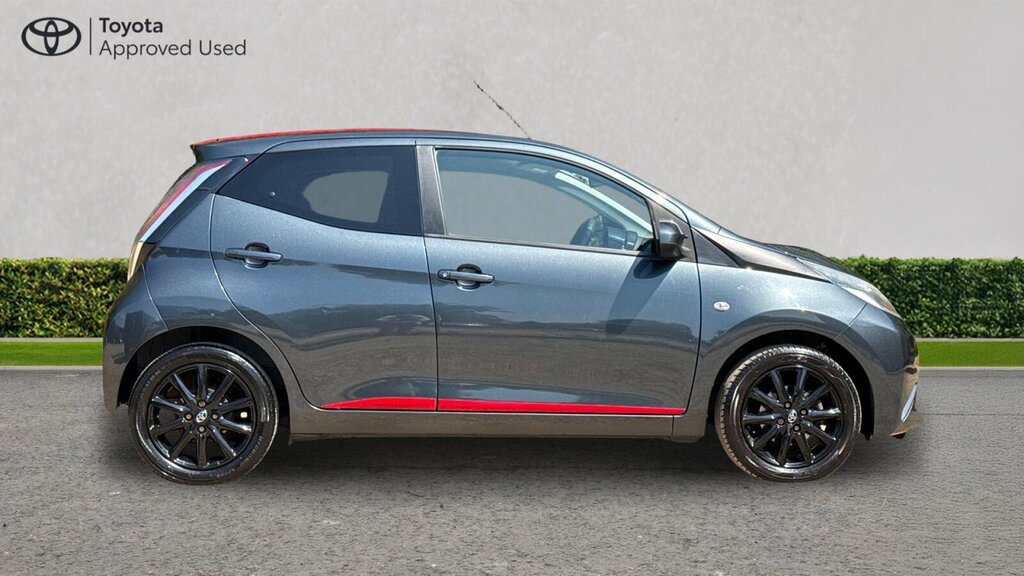 Toyota Aygo 1.0 Vvt-i X-play X-shift E Red #24