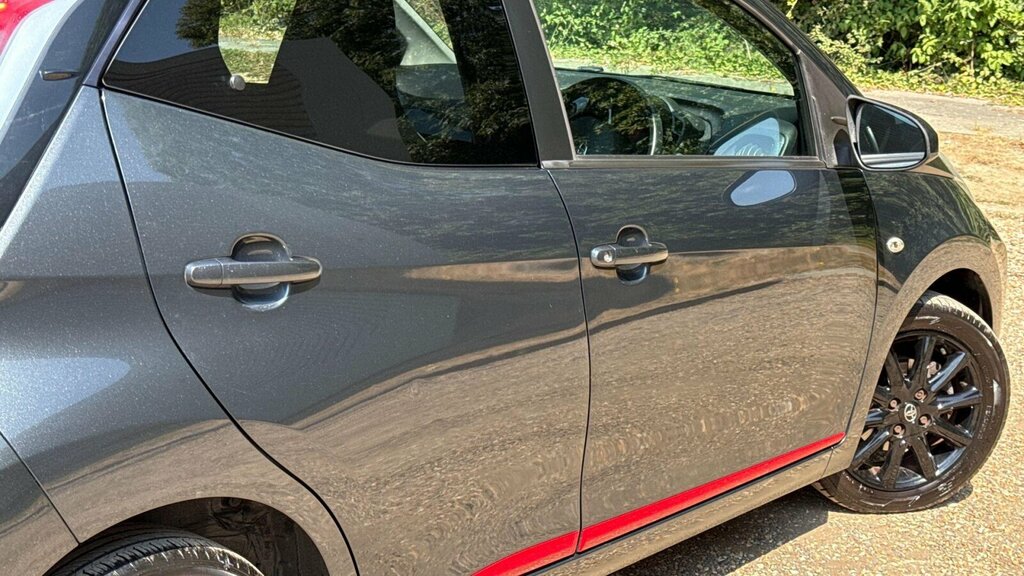 Toyota Aygo 1.0 Vvt-i X-play X-shift E Red #29
