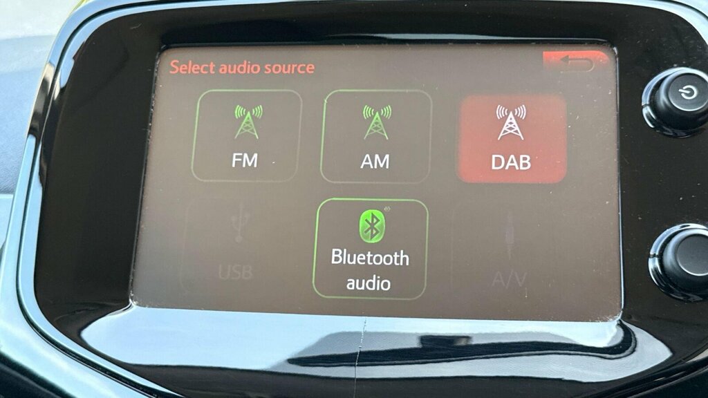 Toyota Aygo 1.0 Vvt-i X-play X-shift E Red #35