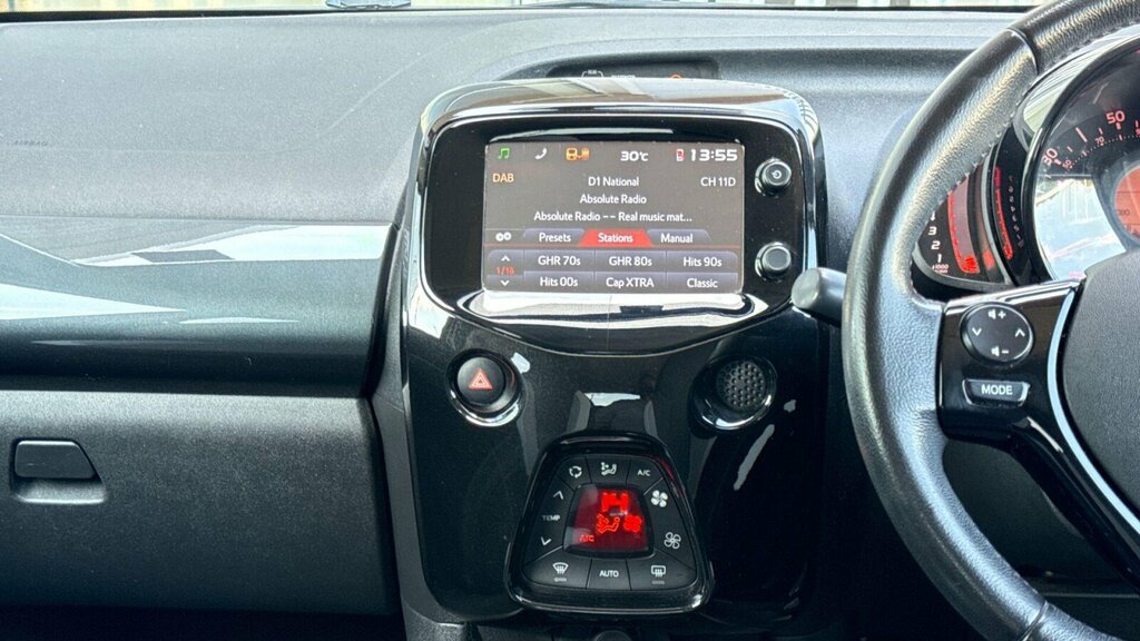 Toyota Aygo 1.0 Vvt-i X-play X-shift E Red #9