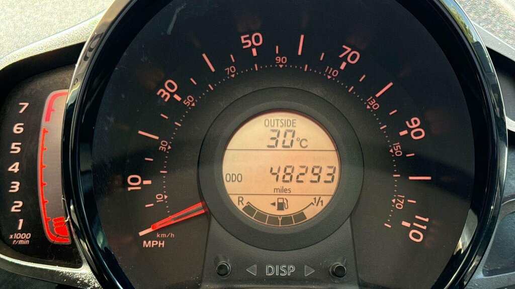 Toyota Aygo 1.0 Vvt-i X-play X-shift E Red #11
