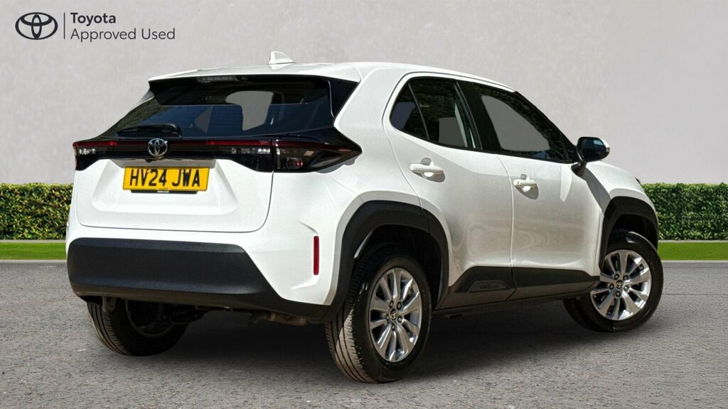 Toyota Yaris Cross 1.5 Vvt-h Icon Suv Hybrid E-cvt Euro 6 HV24JWA White #2