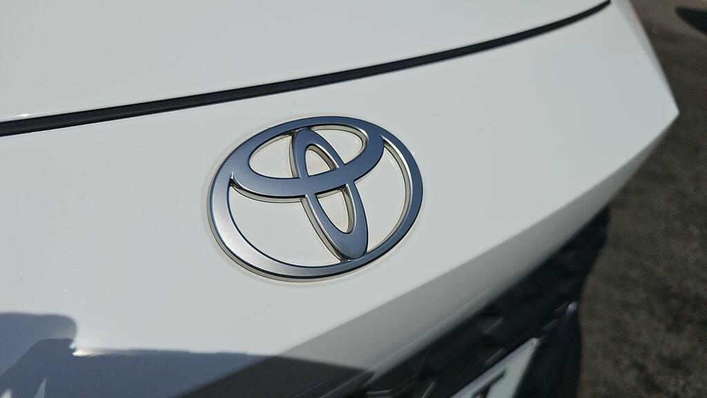 Toyota C-Hr Design White #56