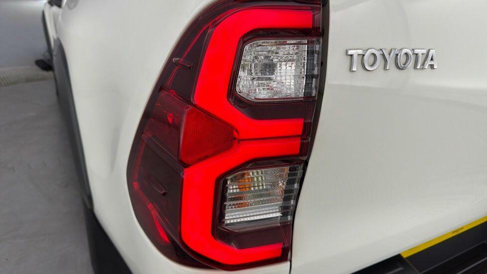 Toyota HILUX 2.4 D-4d Active Pickup Double Cab White #19