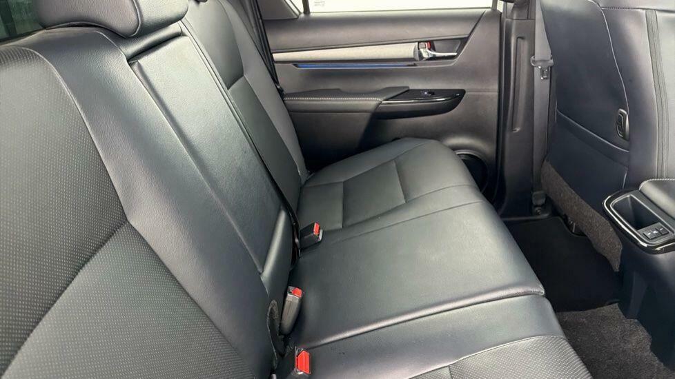 Toyota HILUX 2.4 D-4d Active Pickup Double Cab White #8