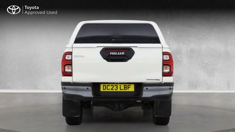 Toyota HILUX 2.4 D-4d Active Pickup Double Cab White #24