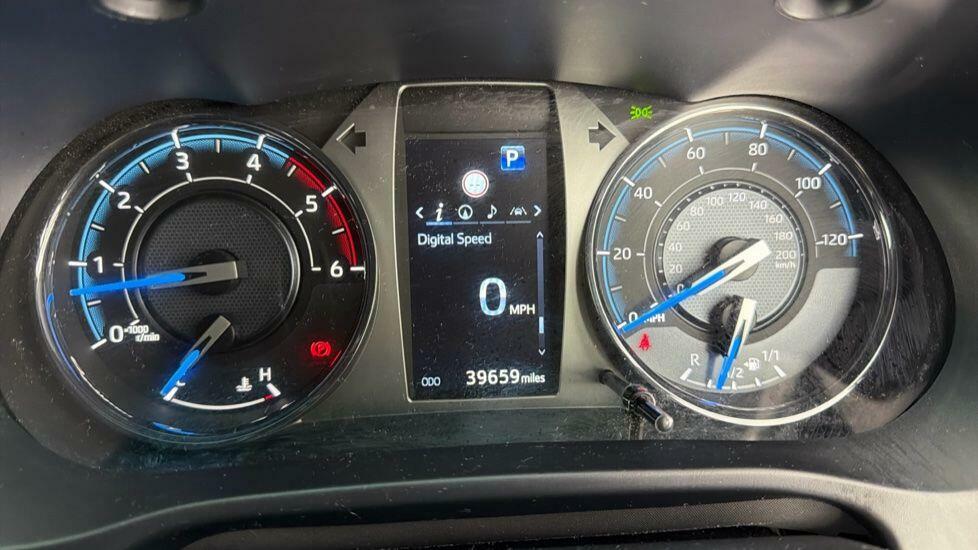 Toyota HILUX 2.4 D-4d Active Pickup Double Cab White #11
