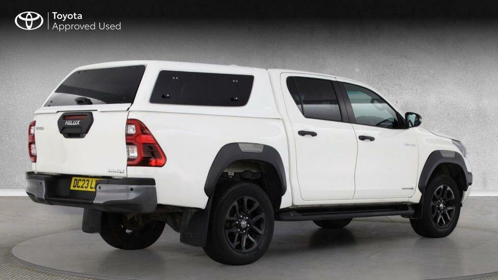 Toyota HILUX 2.8 D-4d Invincible X 4Wd Euro 6 Ss White #2