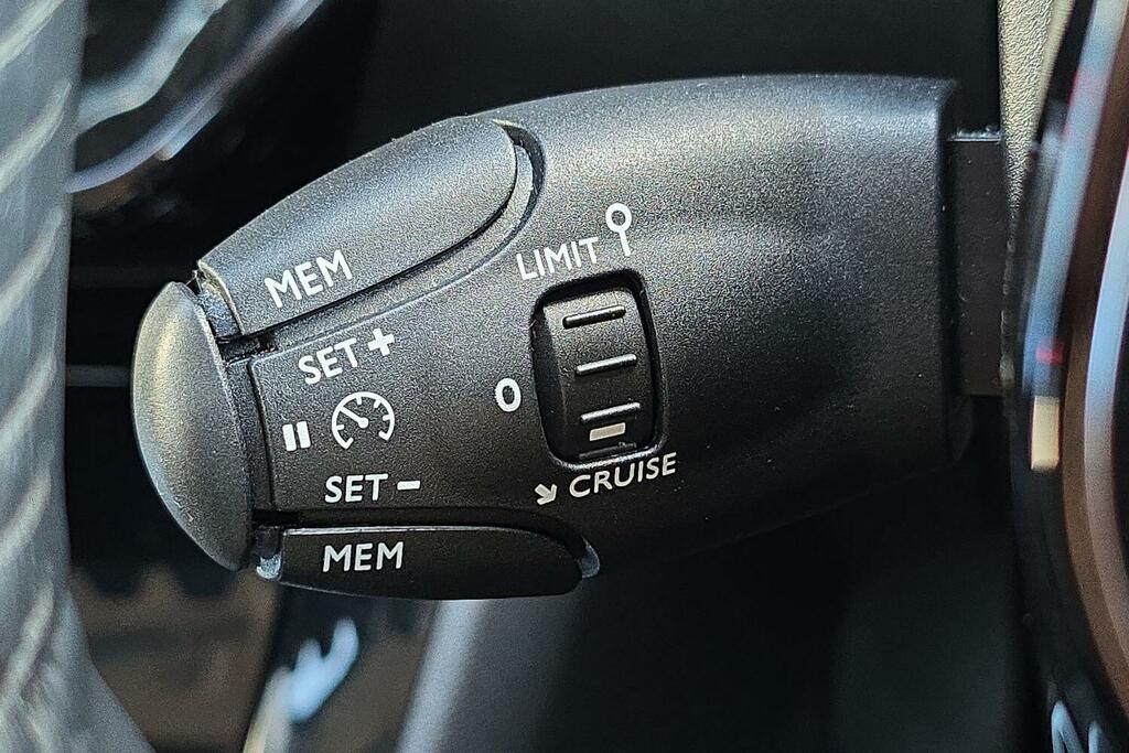 Peugeot 208 208 Allure Premium Puretech Ss Grey #38