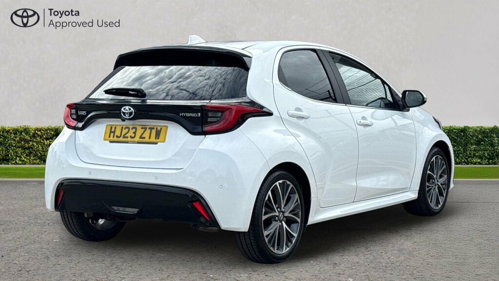Toyota Yaris 1.5 Vvt-h Excel Hatchback Hybrid E-cvt White #2