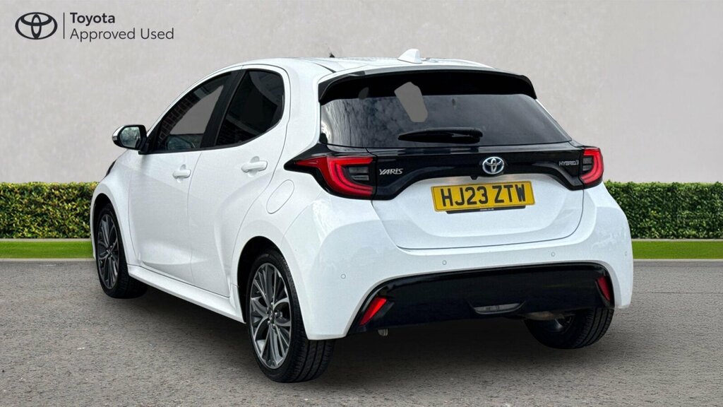 Toyota Yaris 1.5 Vvt-h Excel Hatchback Hybrid E-cvt White #4