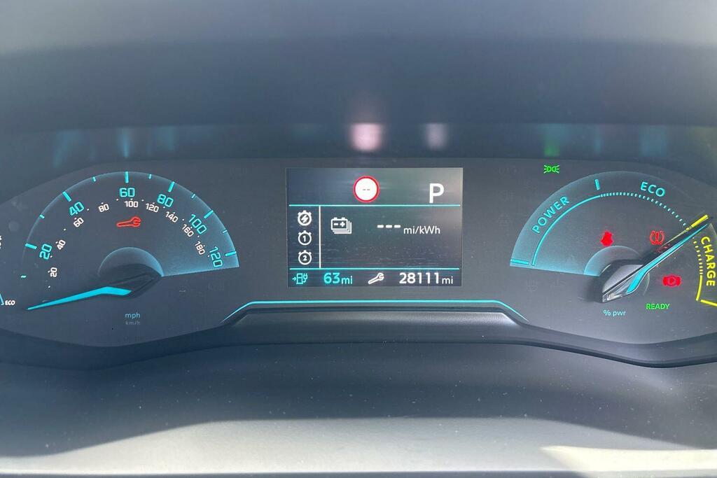 Peugeot e-2008 50Kwh Gt 7Kw Charger #37