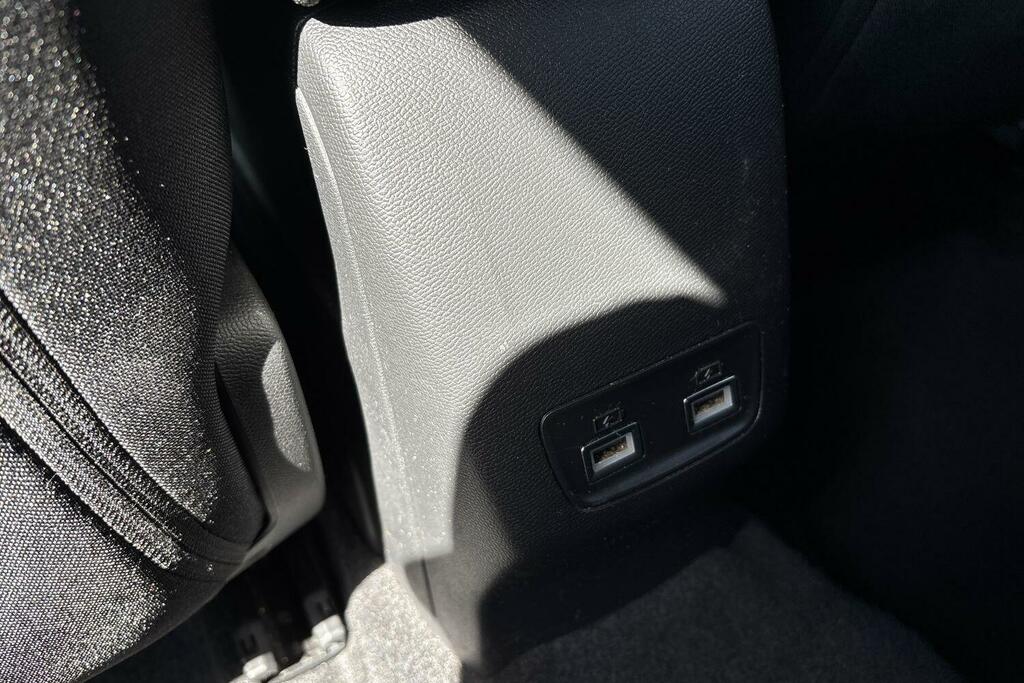 Peugeot e-2008 50Kwh Gt 7Kw Charger #44