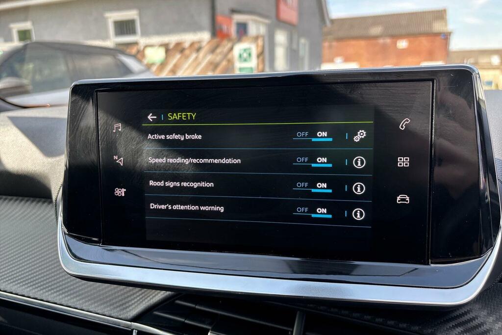 Peugeot e-2008 50Kwh Gt 7Kw Charger #36