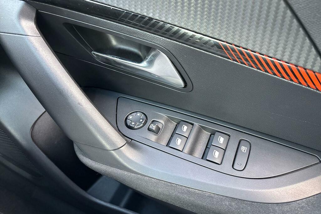 Peugeot e-2008 50Kwh Gt 7Kw Charger #18