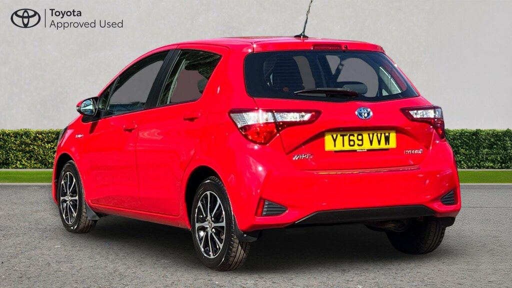 Toyota Yaris 1.5 Vvt-h Icon Tech E-cvt Euro 6 Ss Red #4