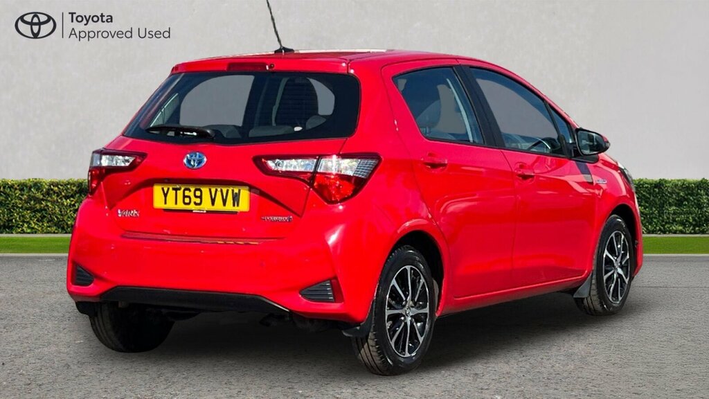 Toyota Yaris 1.5 Vvt-h Icon Tech E-cvt Euro 6 Ss Red #2