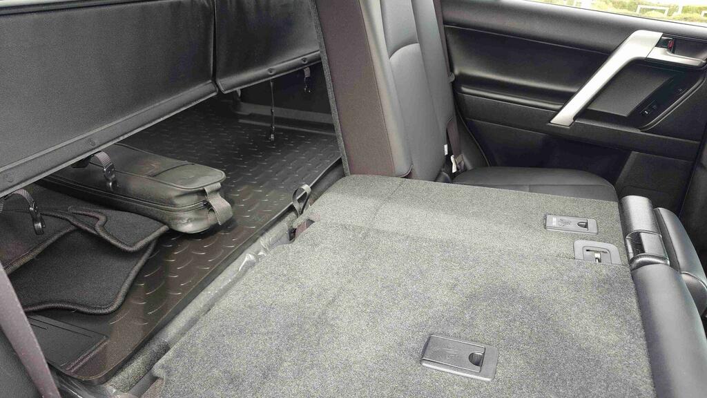 Toyota Land Cruiser 2023 2.8 D-4d Active 202 Bhp Grey #18