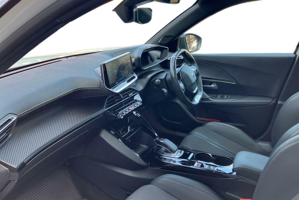 Peugeot e-2008 50Kwh Gt Line White #2