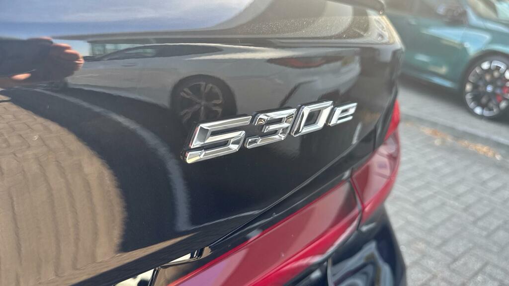 BMW 5 Series 530D Xdrive M Sport Saloon Black #25