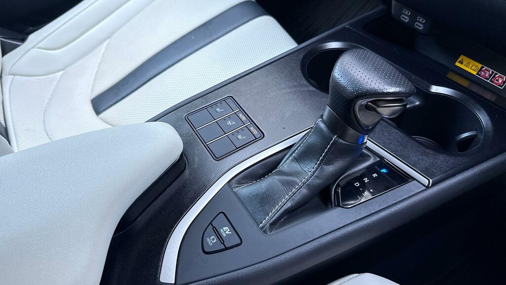 Lexus UX 250H 2.0 F-sport Cvt Premium Plussunroof  #39