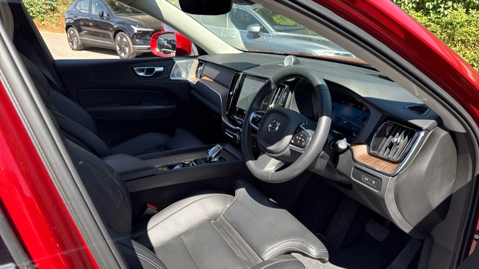 Volvo XC60 Recharge Ultimate, T8 Awd Plug-in Hybrid, Red #4