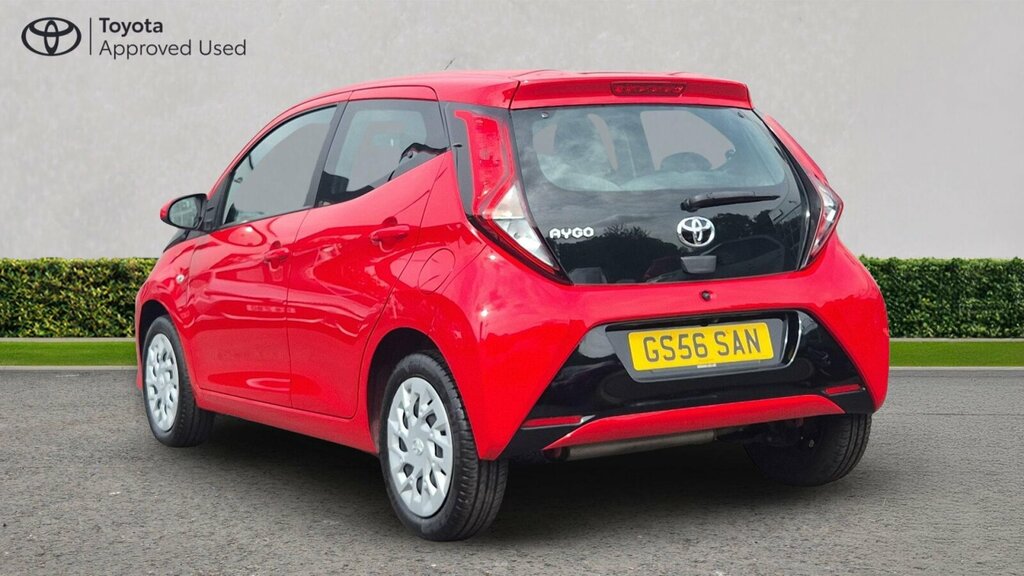 Toyota Aygo 1.0 Vvt-i X-play X-shift Euro 6 Red #4