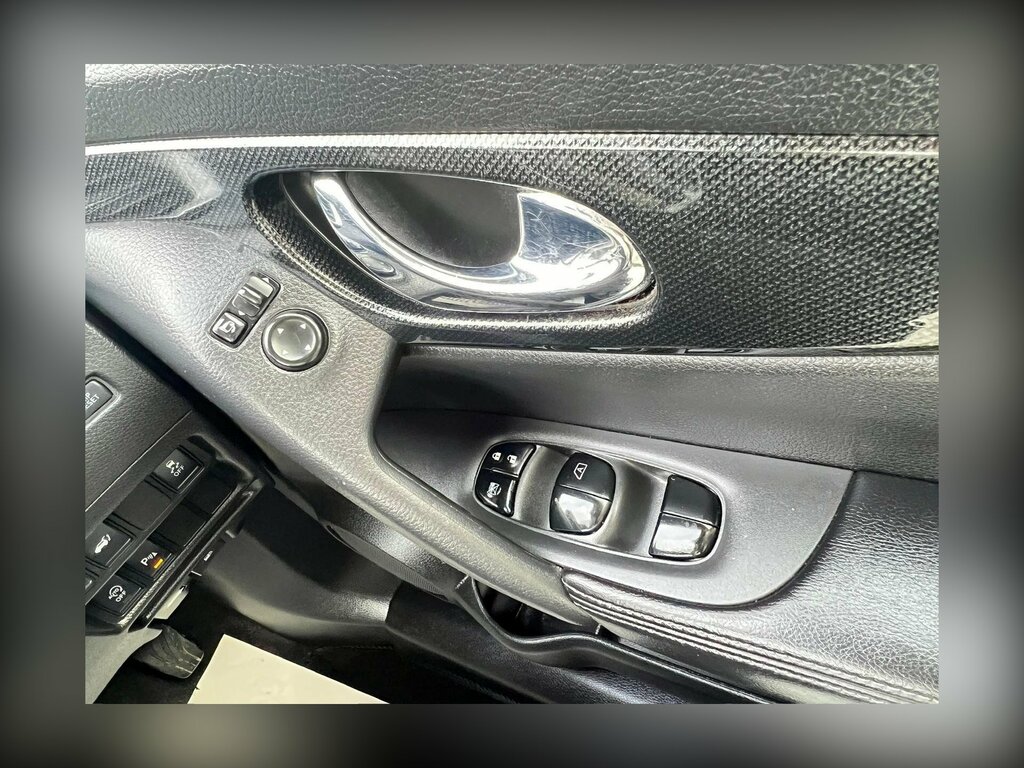 Nissan X-Trail Tekna Black #26