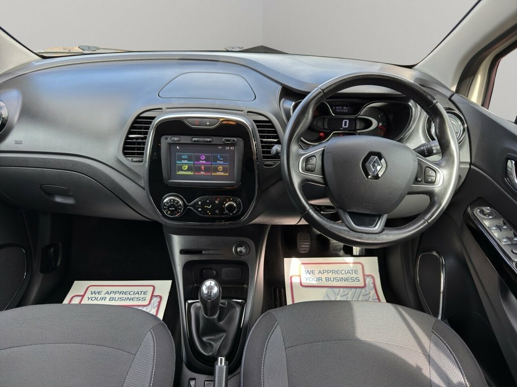 Renault Captur Suv White #3