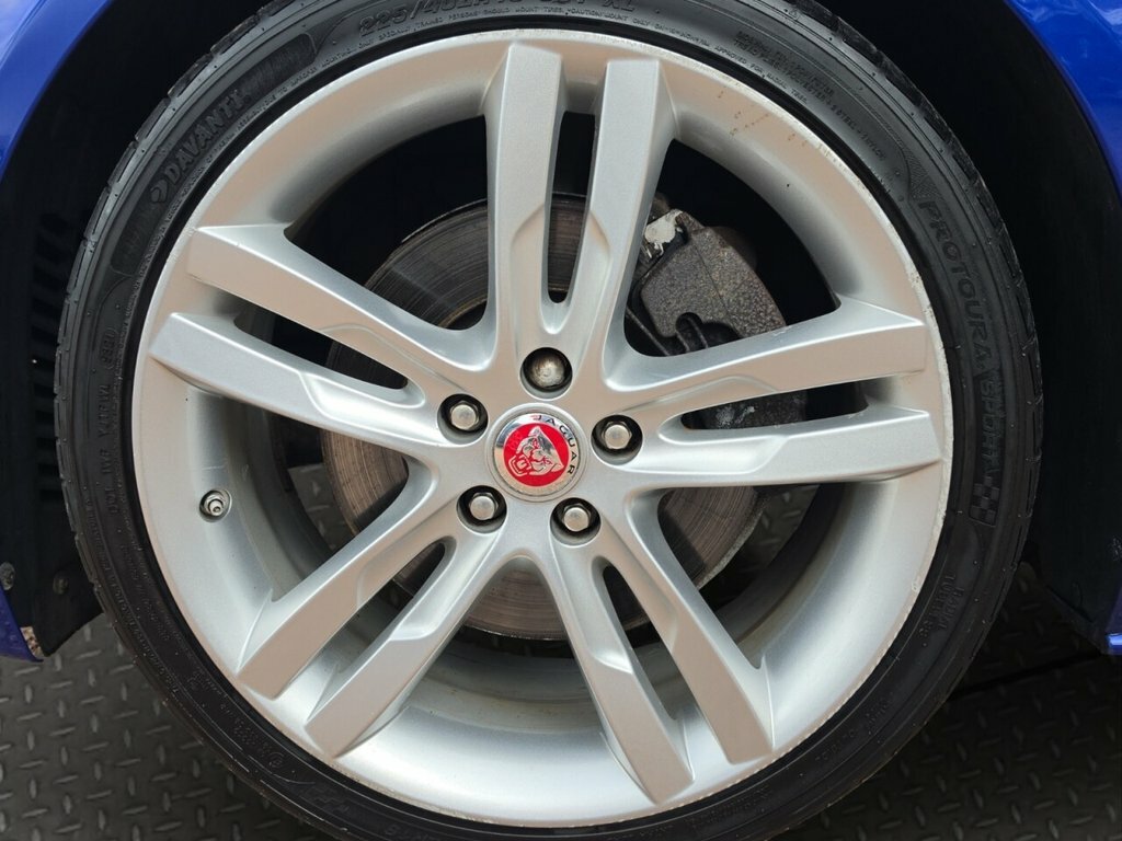 Jaguar XE 2.0I R-sport 200Ps Saloon 4-Door Black #22