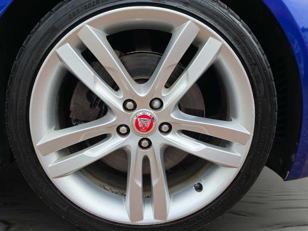 Jaguar XE 2.0I R-sport 200Ps Saloon 4-Door Black #19