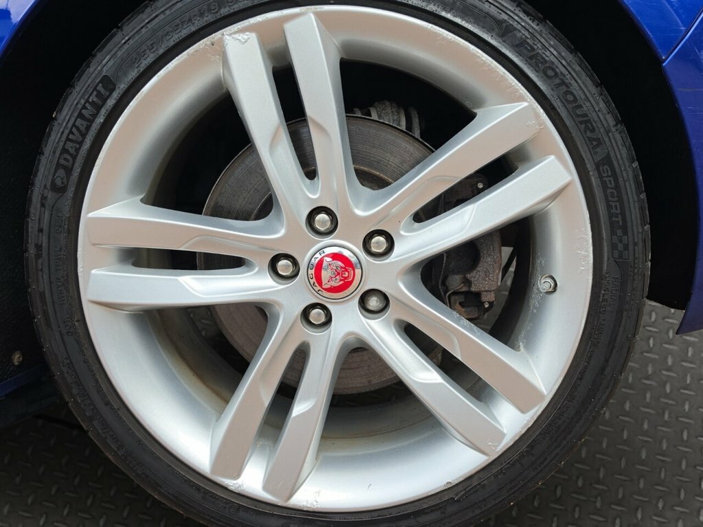 Jaguar XE 2.0I R-sport 200Ps Saloon 4-Door Black #21