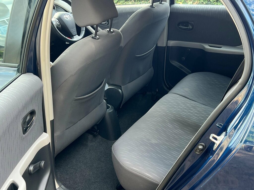 Toyota Yaris Hatchback Vvt Red #11