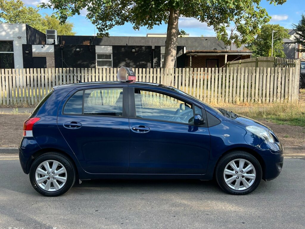 Toyota Yaris Hatchback Vvt Red #7