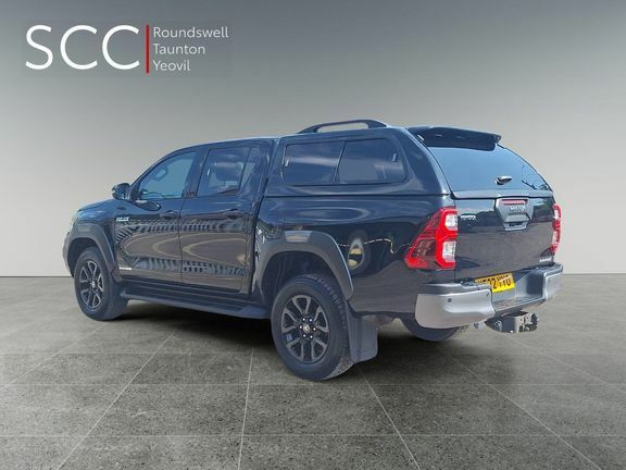 Toyota HILUX Invincible X Dc 2.8D Black #4