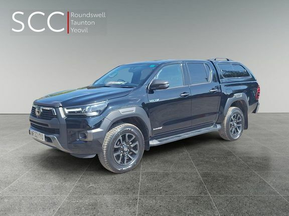 Toyota HILUX Invincible X Dc 2.8D Black #2