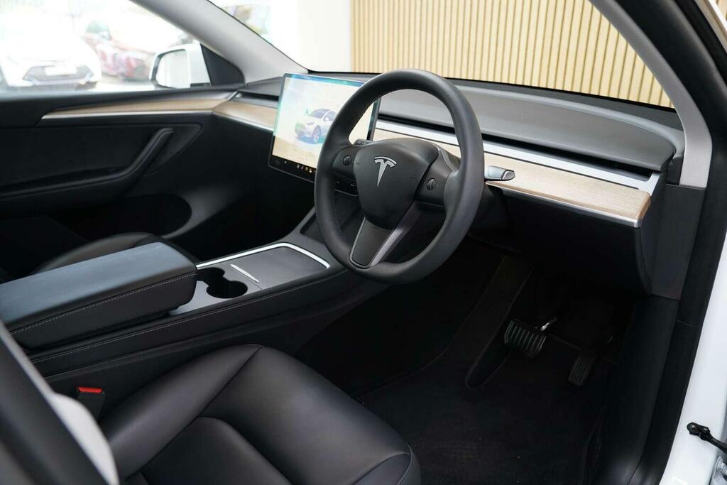Tesla Model Y Suv Dual Motor Long Range 4Wde 202373 MC73VCV White #3