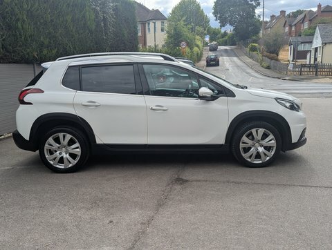 Peugeot 2008 Gt Line 1.2 Puretech 130 Eat6 Black #2