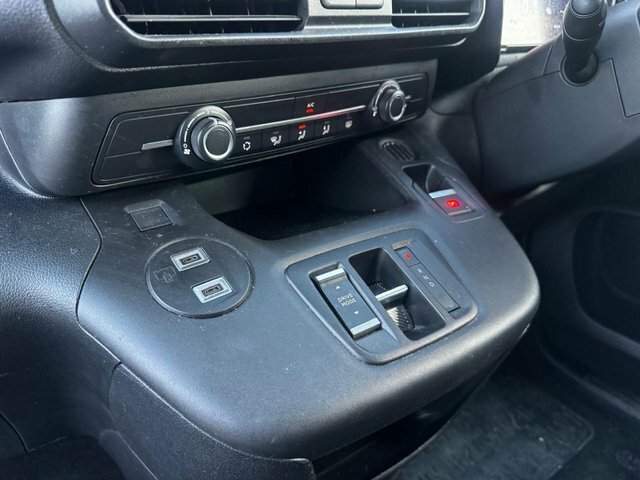 Vauxhall Combo-e Life Life 100Kw Design XL 52Kwh 7 Sea Grey #35