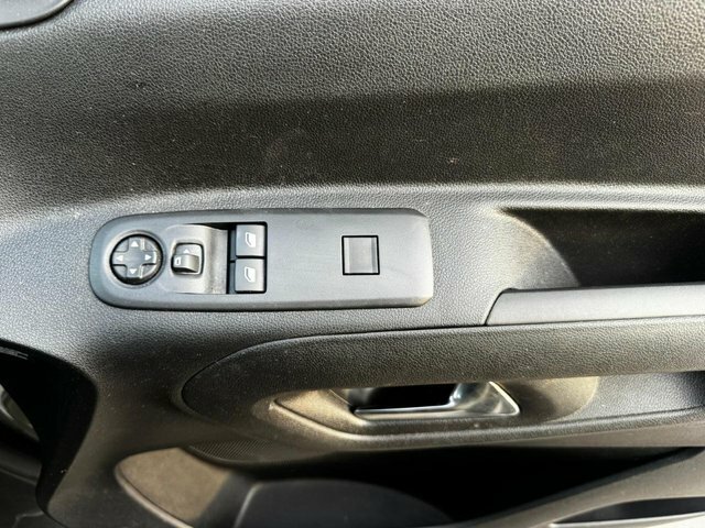 Vauxhall Combo-e Life Life 100Kw Design XL 52Kwh 7 Sea Grey #31