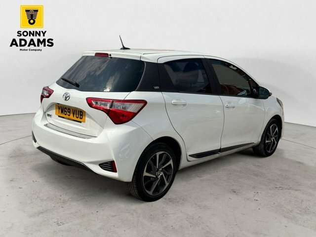 Toyota Yaris 1.5 Vvt-i Y20 Hatchback Euro 6 White #3