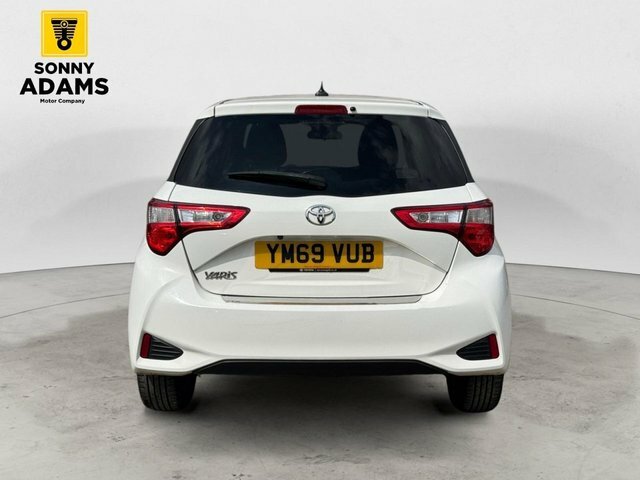 Toyota Yaris 1.5 Vvt-i Y20 Hatchback Euro 6 White #4